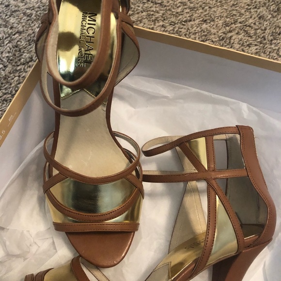 🌟 Brand New 🌟 Michael Kors Sandals - Picture 5 of 7